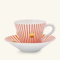 برناردو طقم ديلفوس إي كنوسوس مؤلف من فنجاني شاي مع صحنيهما باللون الأحمر