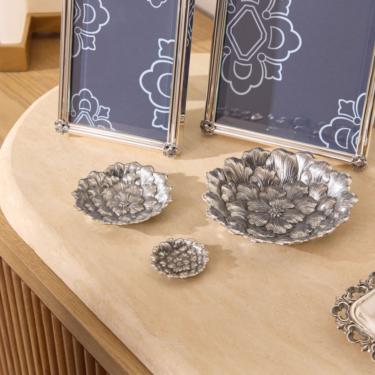 بوتشيلاتي وعاء على شكل زهرة الجاردينيا فضي بحجم صغير