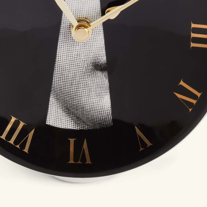 فورناسيتي ساعة مكتب سيراتورا باللون الأسود