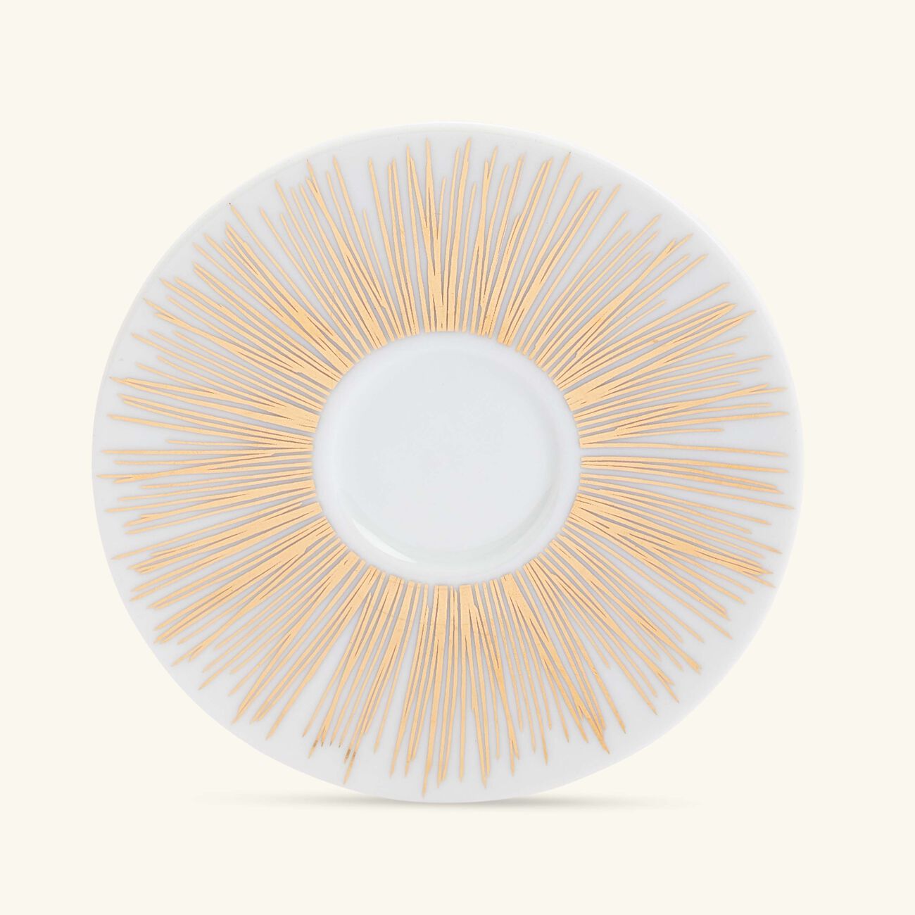 صلصال طقم تمرة بالتعاون مع رزان العزوني سترايبس المؤلف من فنجانين عربيين للشاي مع صحنيهما باللون الذهبي