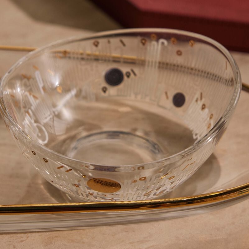 دملاج طقم حياة المؤلف من 3 أوعية للضيافة مع صينية باللون الذهبي