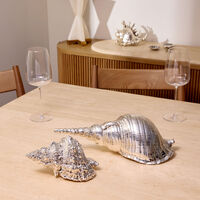 منحوتة بتصميم صدفة بورسا بوبو فضية بحجم متوسط بوتشيلاتي منحوتة بتصميم صدفة بورسا بوبو فضية بحجم متوسط