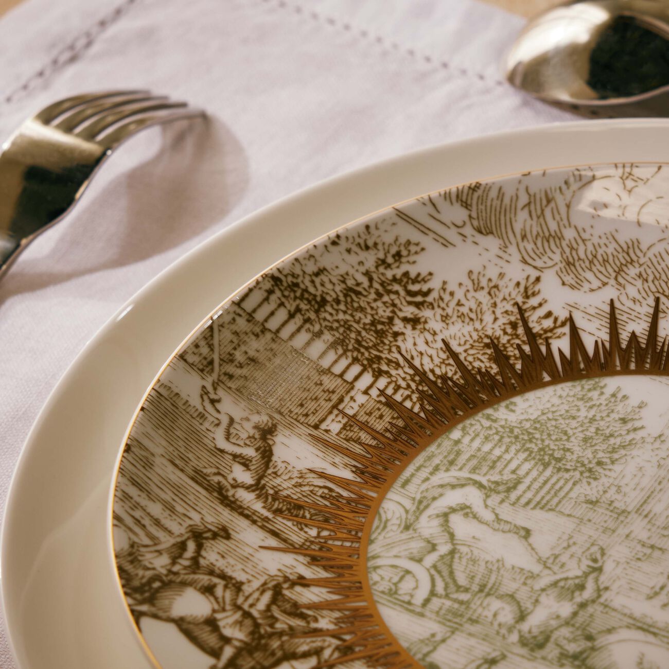 Versailles Enchante Salad Plate Round Gold 21cm bernardaud versailles enchante salad plate round gold 21cm