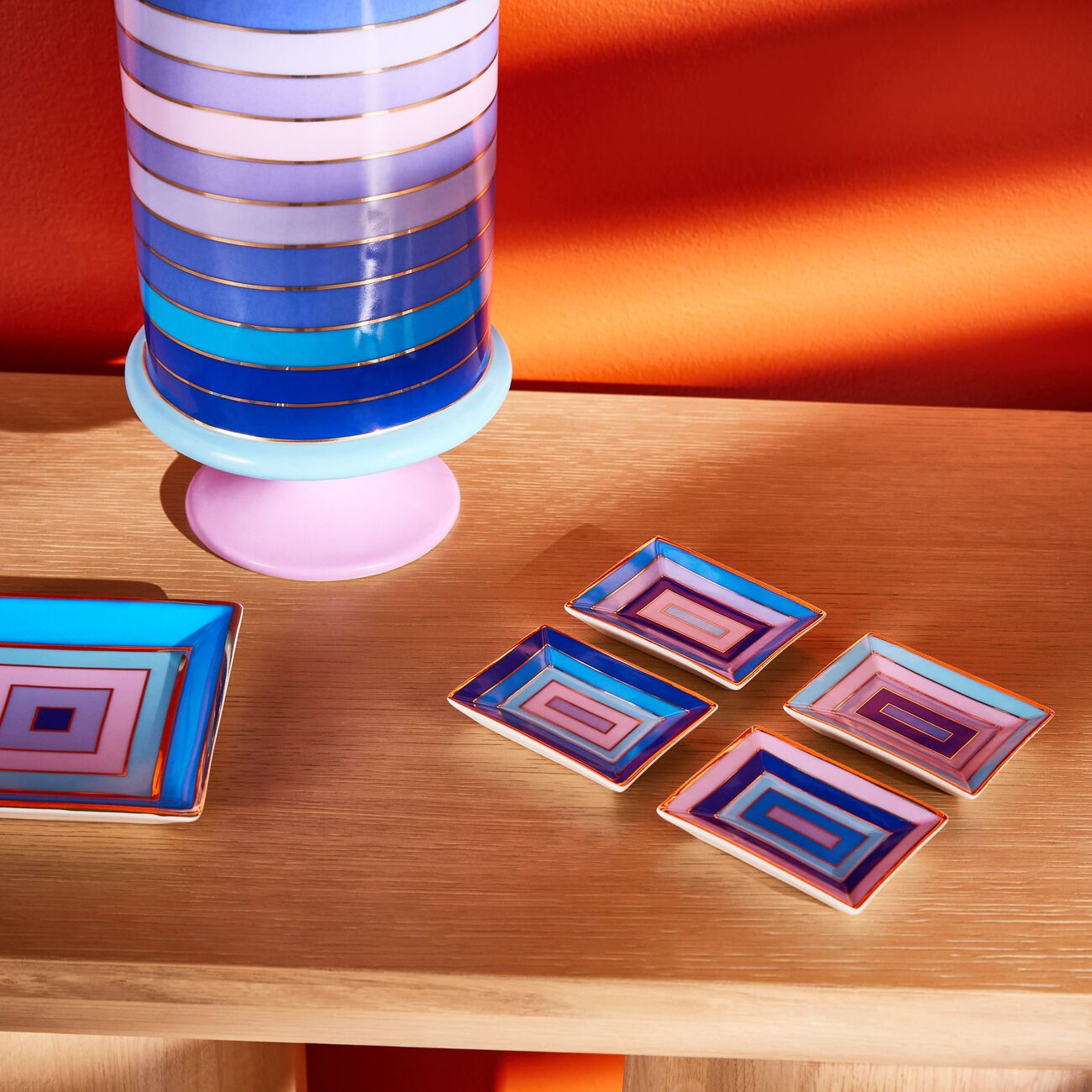 طقم سكالا مؤلف من 4 صينيات للحلى والمجوهرات صغيرة باللون الأزرق جوناثان أدلر طقم سكالا مؤلف من 4 صينيات للحلى والمجوهرات صغيرة باللون الأزرق