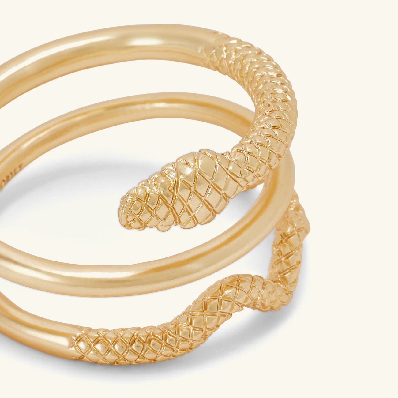 لوبجيه طقم سيربان مؤلف من أربع حلقات لمناديل المائدة بلون ذهبي