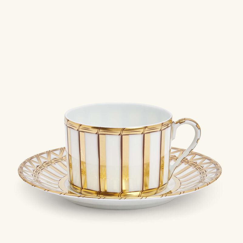بينتو باريس فنجان الشاي فانري مع صحنه باللون الذهبي