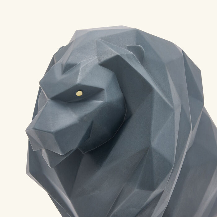 لادرو منحوتة الأسد متوسطة الحجم سوداء