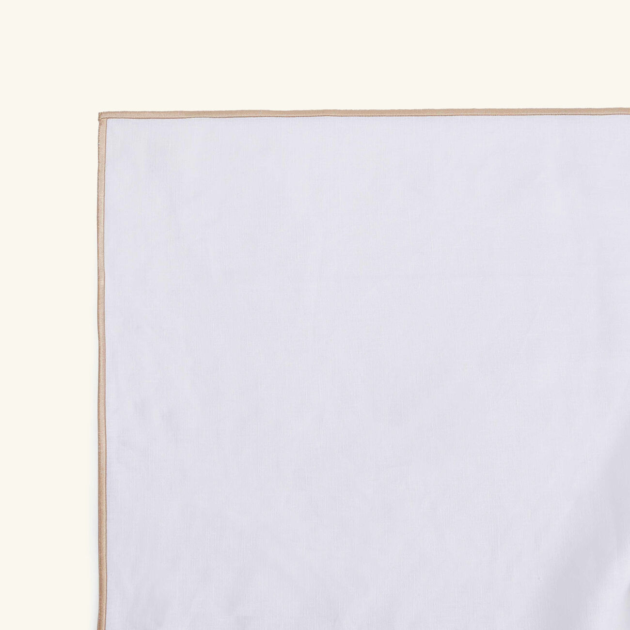 كاترين دينوال مفرش المائدة بوهو باللون الذهبي