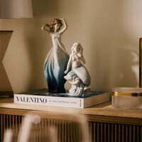 لادرو منحوتة حورية البحر الصغيرة باللون الأزرق