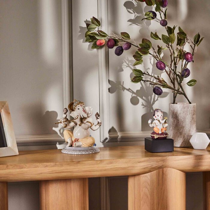 لادرو منحوتة بال غانيشا صغيرة حمراء