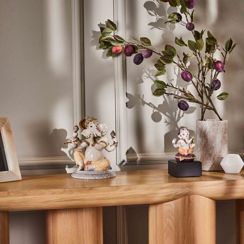 لادرو منحوتة بال غانيشا صغيرة حمراء