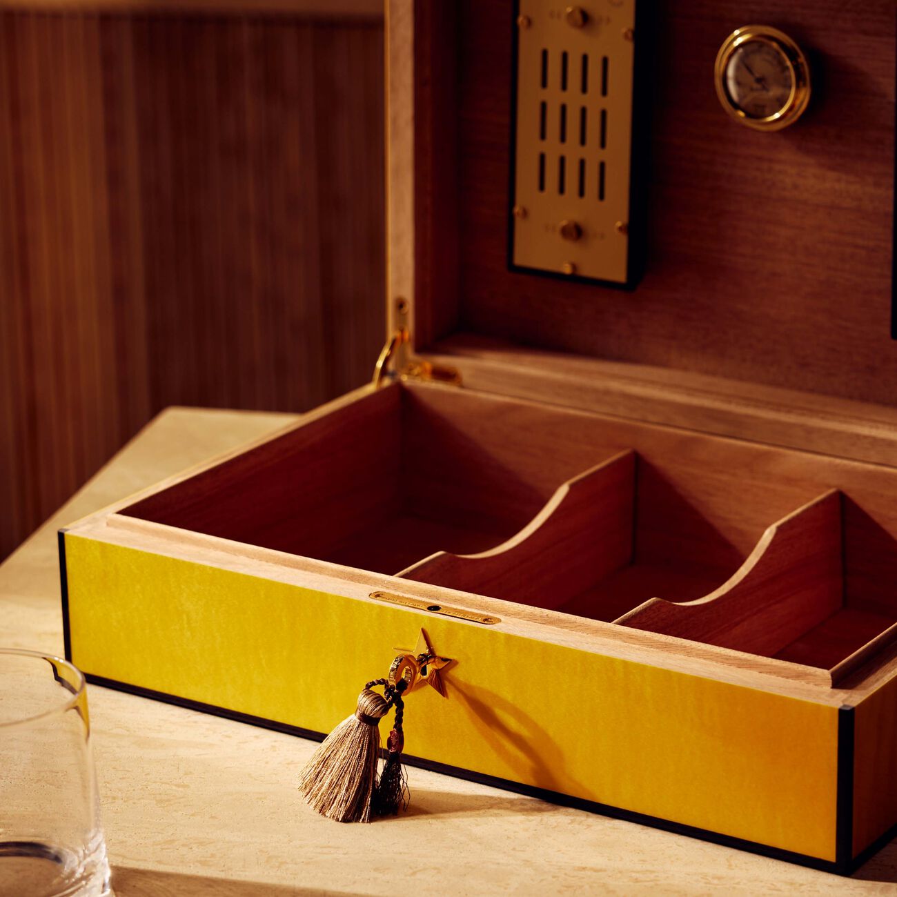 Che Cigar Humidor Yellow elie bleu che cigar humidor yellow