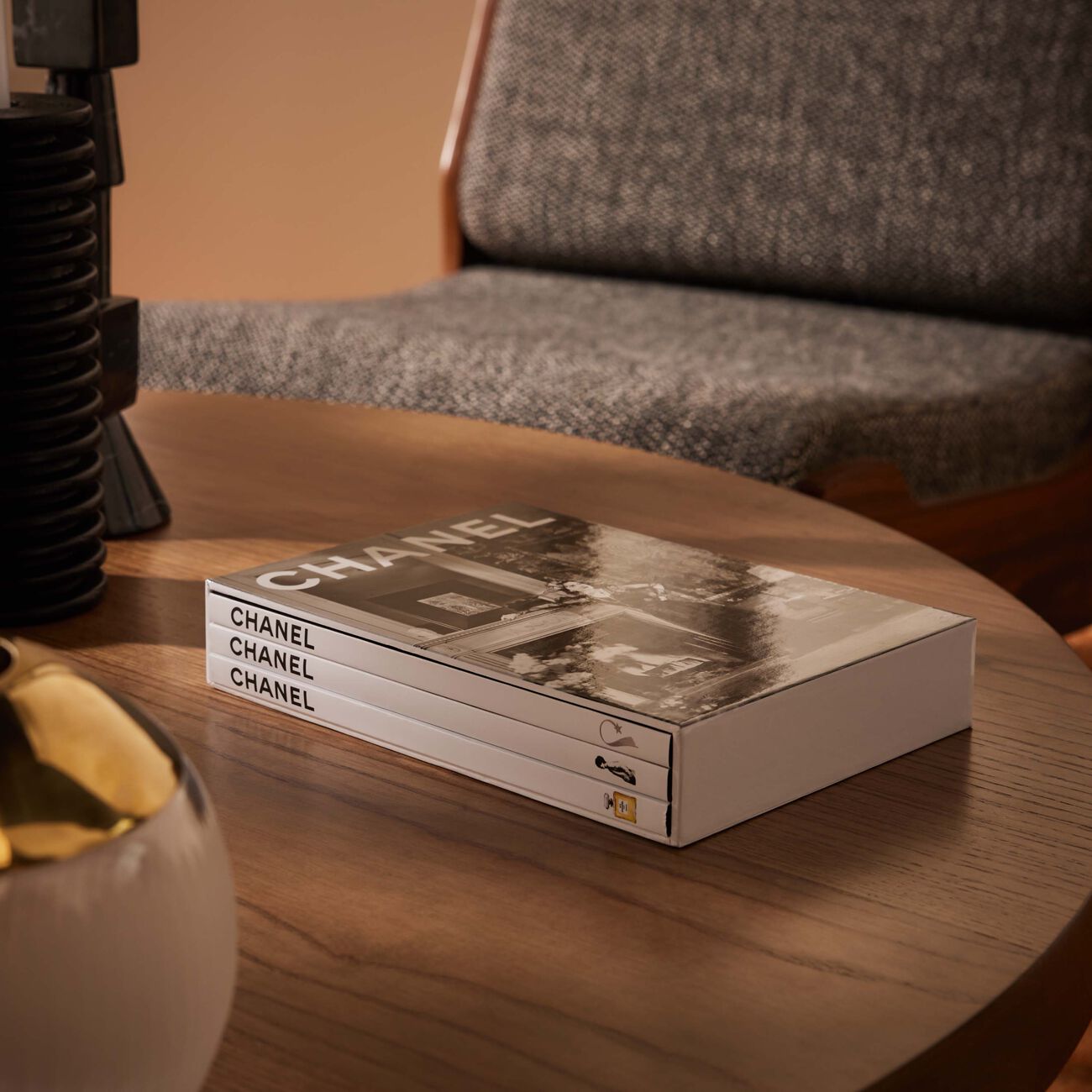 Chanel Set of 3 Fashion, Jewelry & Watches, Perfume & Beauty Book 22x15cm assouline chanel set of 3 fashion jewelry watches perfume beauty book 22x15cm