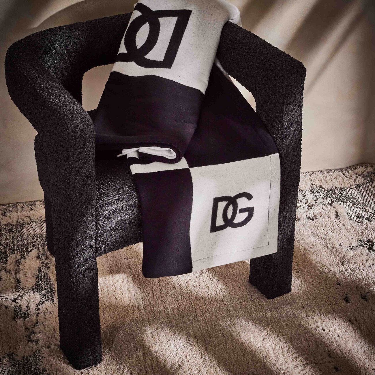 بطانية دولتشي آند غابانا لوغو دولتشي أند غابانا كازا بطانية دولتشي آند غابانا لوغو