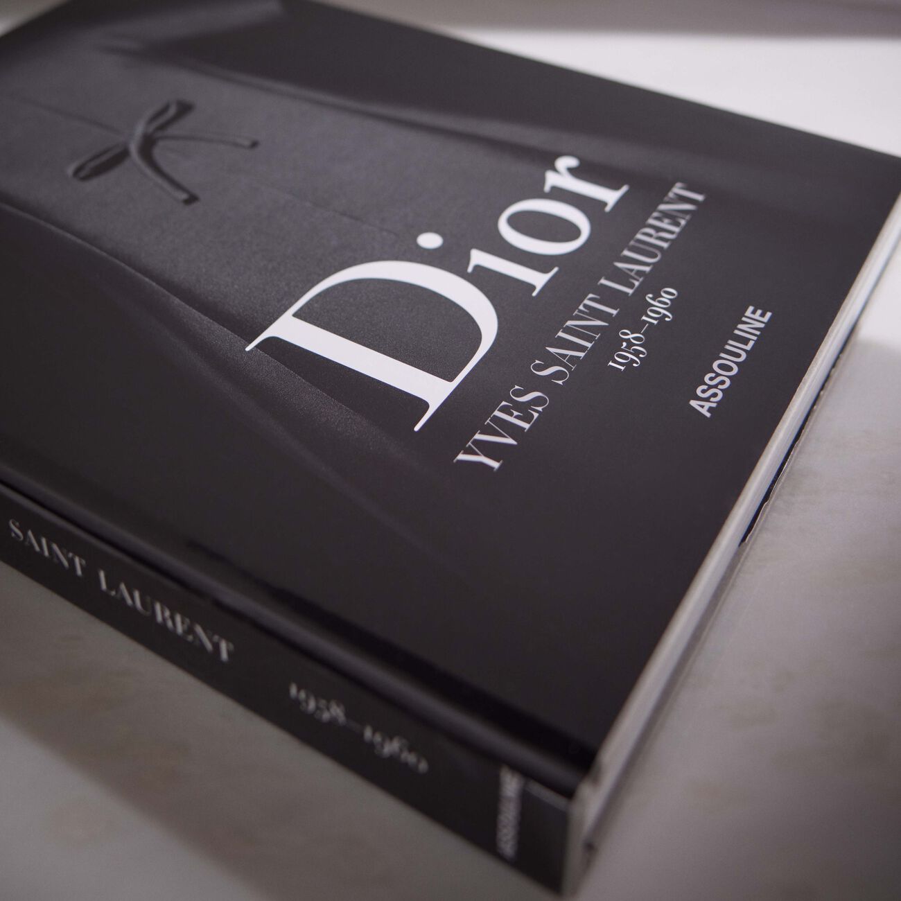 آسولين كتاب ديور من إيف سان لوران 37x30 سم