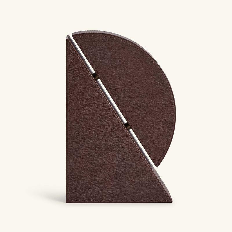 مسند كتب بني تكعيبي التصميم - لإسناد الكتب من اليمين آسولين مسند كتب بني تكعيبي التصميم لإسناد الكتب من اليمين