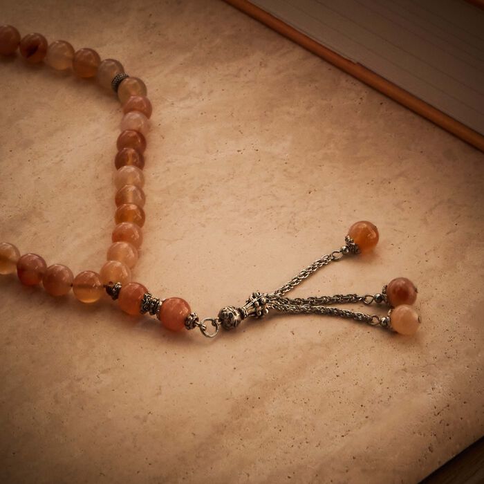 لايت اوف سكينة مسبحة من العقيق الفاتح