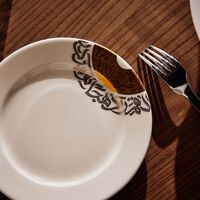 دملاج طقم قمر المؤلف من 6 أطباق للحلويات باللون الأبيض   19 سم