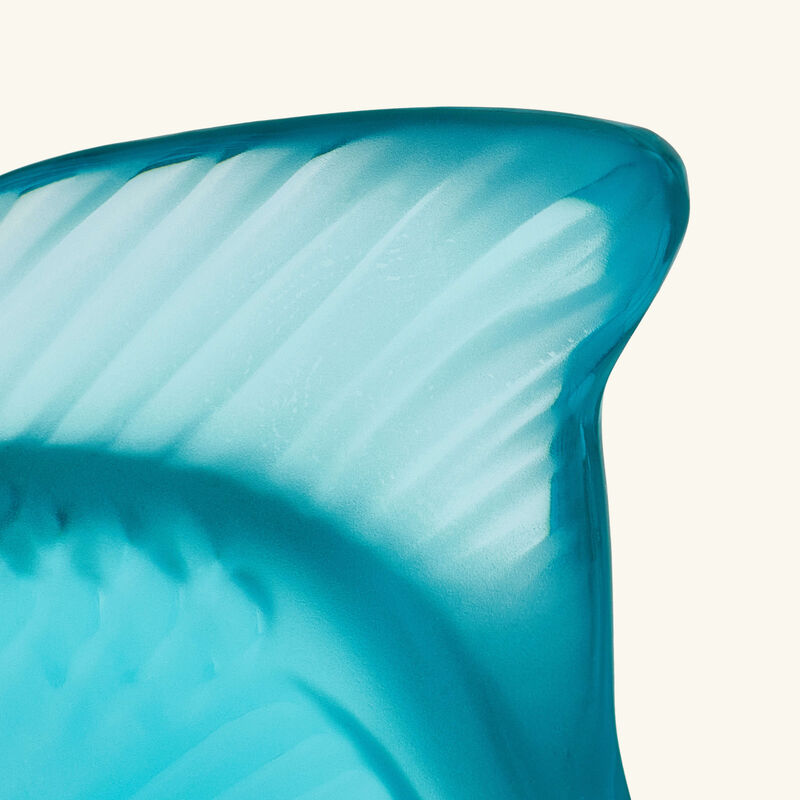 لاليك منحوتة على شكل سمكة صغيرة أزرق فاتح