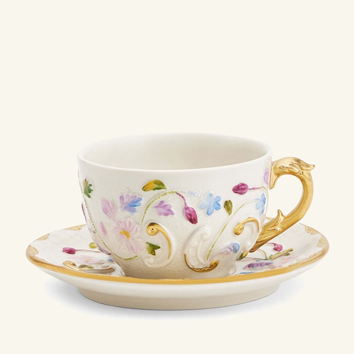 فيلاري فنجان الشاي تاورمينا مع صحنه متعدد الألوان