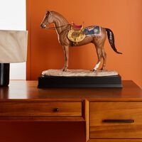 لادرو منحوتة كاراباخ على شكل حصان كبيرة باللون البني