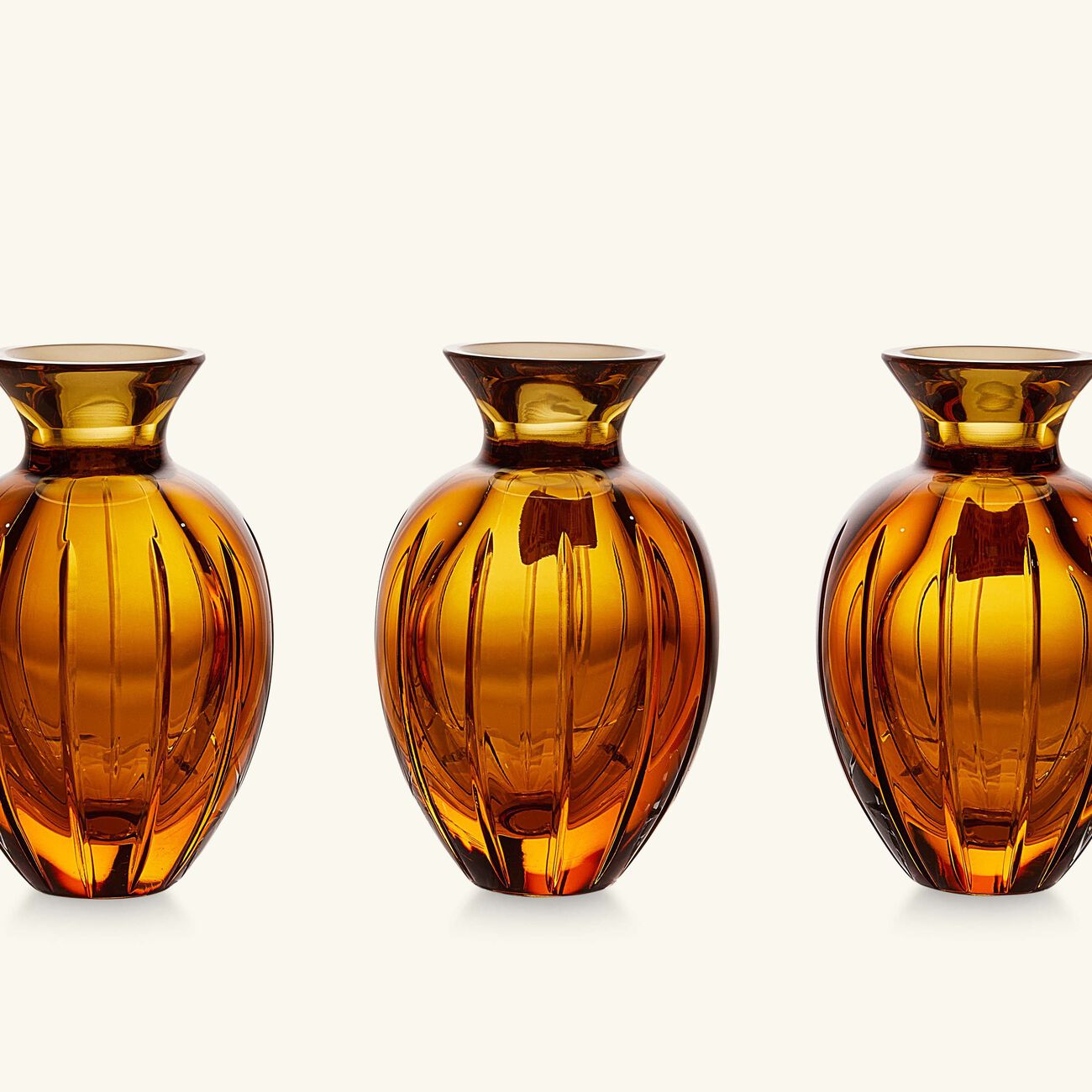 ماريو تشيوني طقم مؤلف من 3 زجاجات للعطر مع صينية