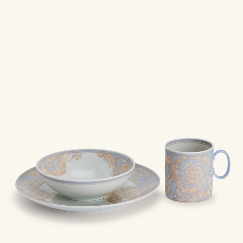 فيرساتشي طقم الإهداء باروكو روز باللون الأزرق   مجموعة من مستلزمات المائدة خصيصًا للأطفال