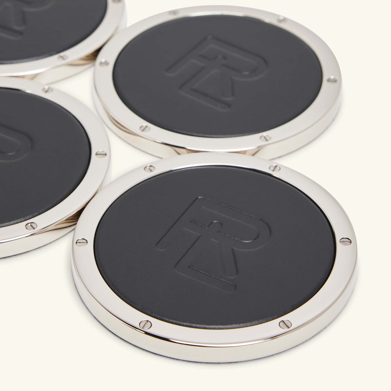 رالف لورين هوم مجموعة من 4 قواعد الأكواب بينتهاوس باللون الأسود مع شعار rl