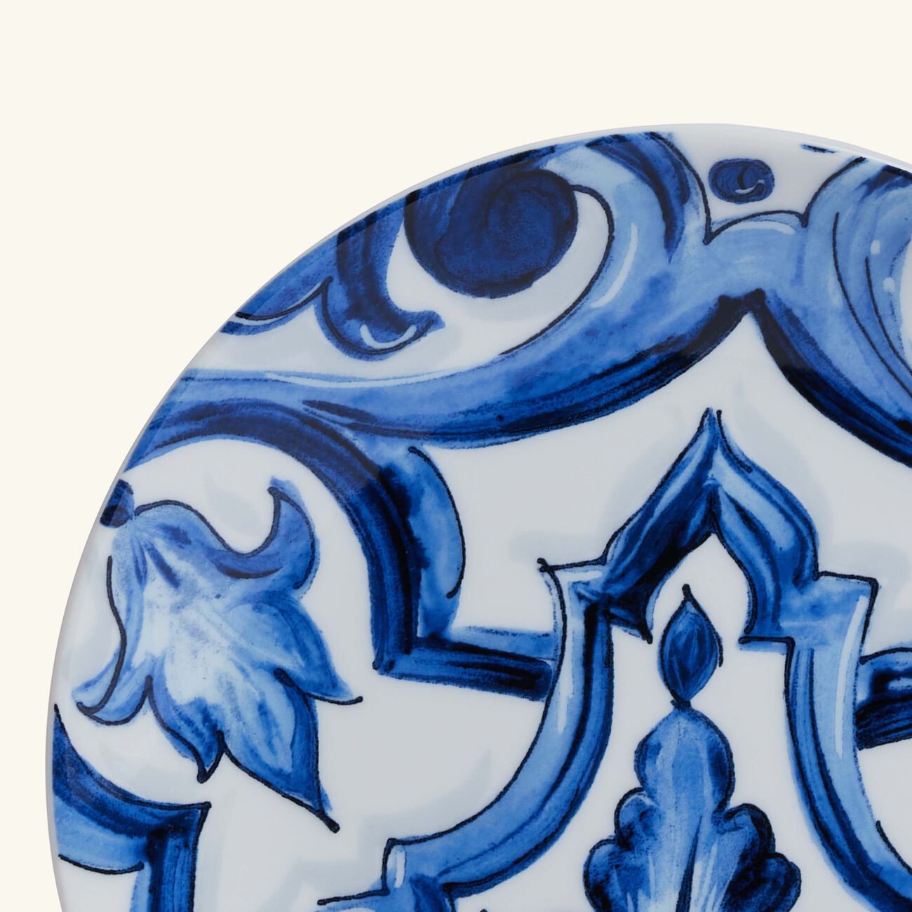 طقم بلو ميديترانيو ستيلا المؤلف من طبقين للحلويات باللون الأزرق بتصميم دائري 19 سم دولتشي أند غابانا كازا طقم بلو ميديترانيو ستيلا المؤلف من طبقين للحلويات باللون الأزرق بتصميم دائري 19 سم