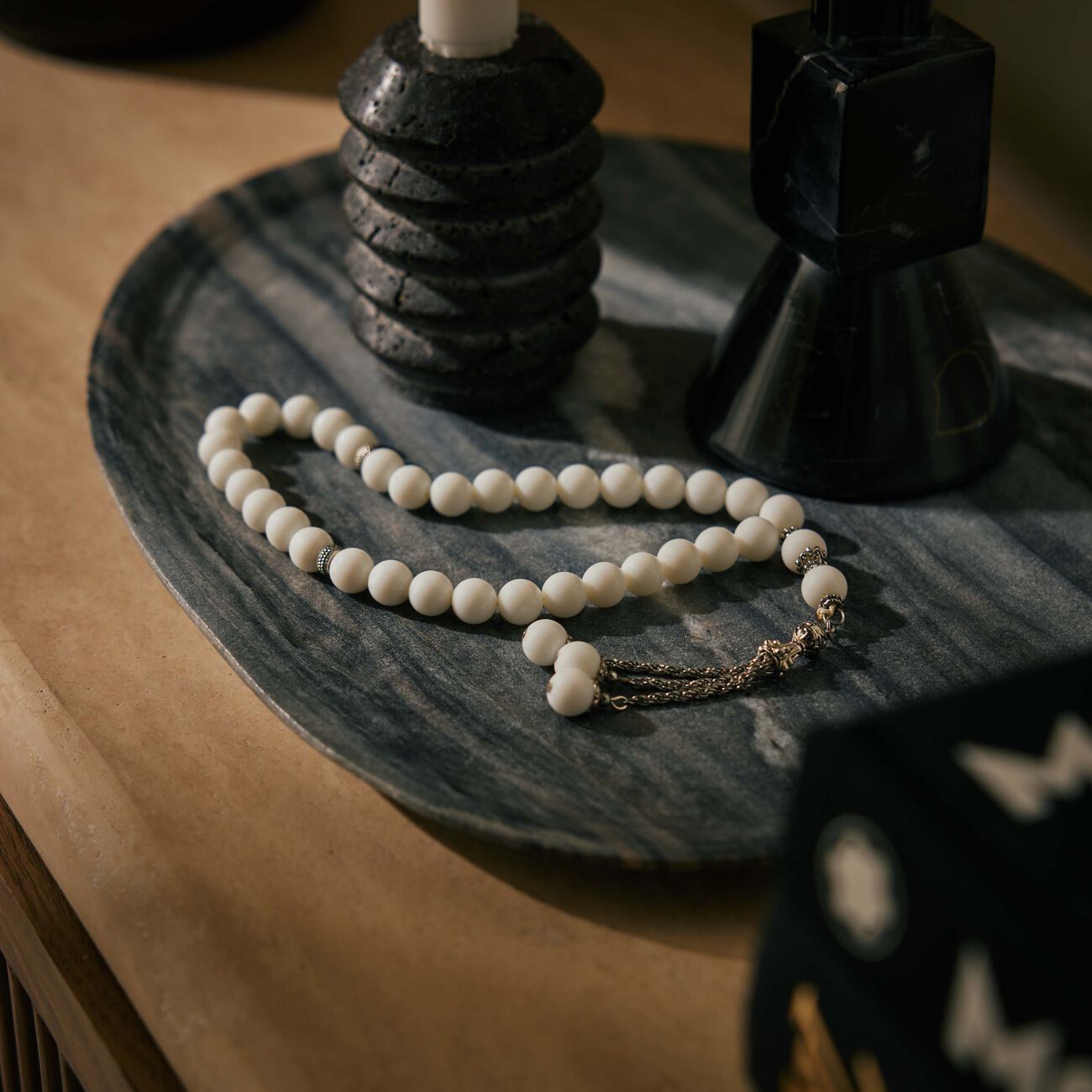 لايت اوف سكينة مسبحة من العقيق الأبيض