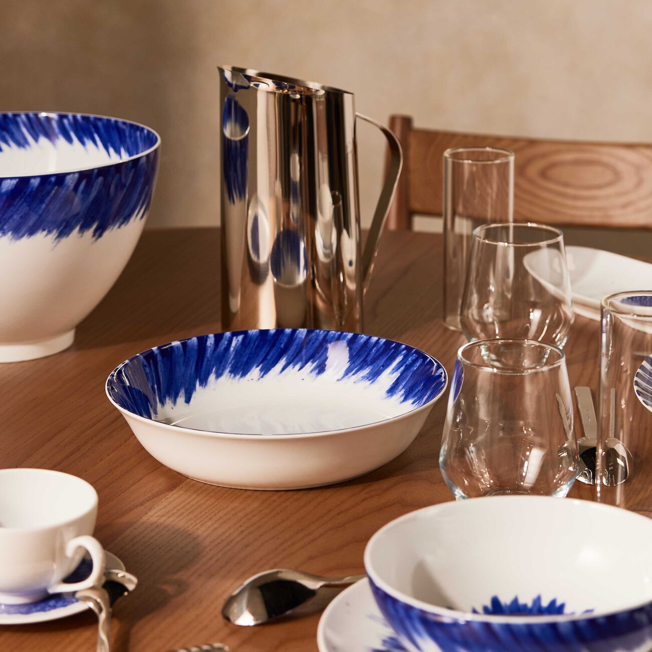 برناردو وعاء الضيافة إن بلوم أزرق 24 سم