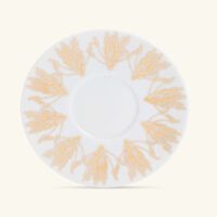 صلصال طقم تمرة بالتعاون مع رزان العزوني المؤلف من 2 فنجانين للشاي مع صحنيهما باللون الذهبي