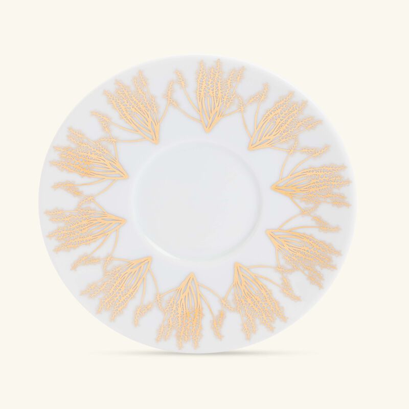 صلصال طقم تمرة بالتعاون مع رزان العزوني المؤلف من 2 فنجانين للشاي مع صحنيهما باللون الذهبي