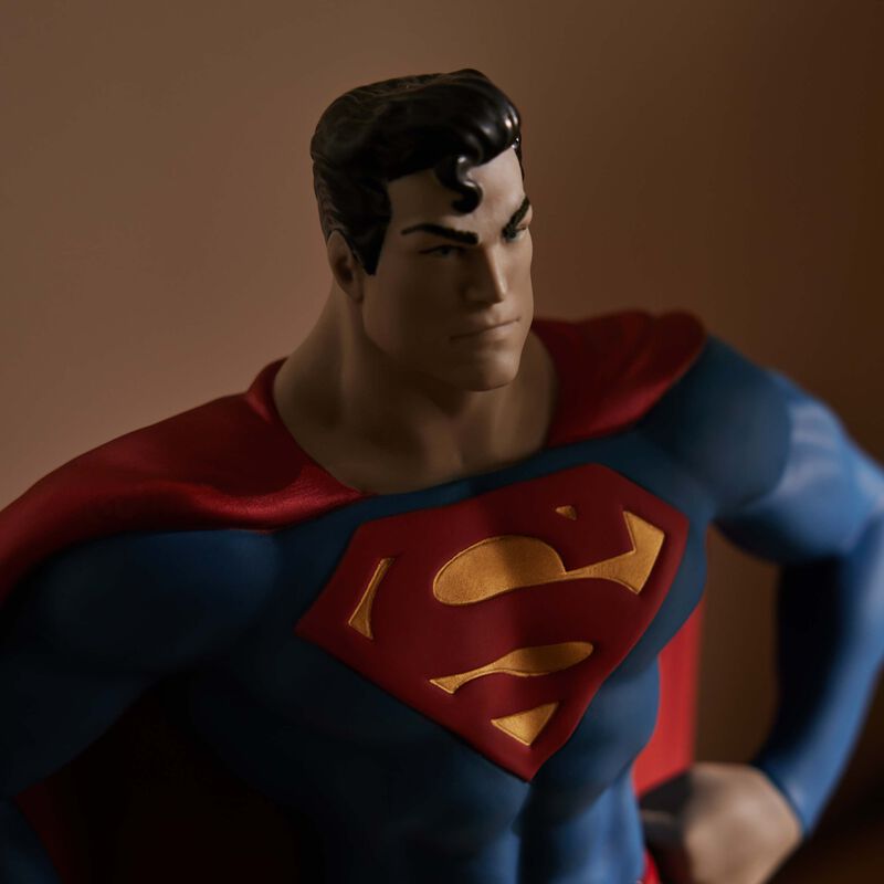 لادرو منحوتة سوبرمان بحجم كبير