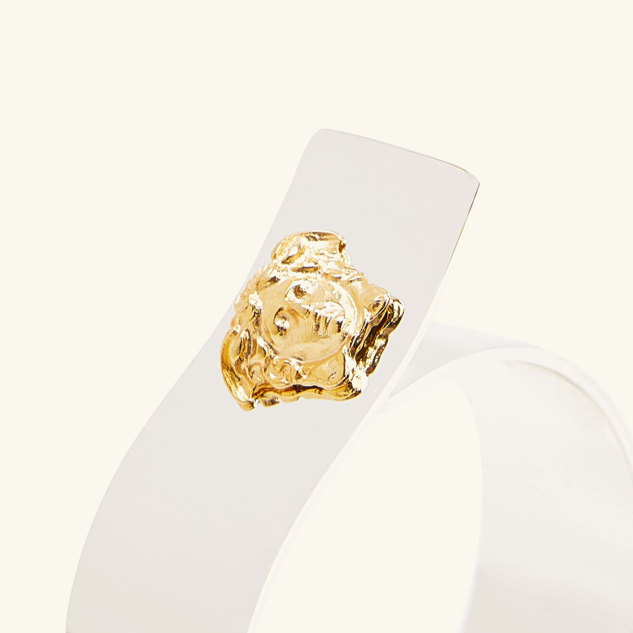 فيرساتشي طقم حلقات مناديل المائدة ميدوزا من 4 قطع مطلي بالفضة