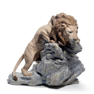 Lion Pouncing Figurine, medium