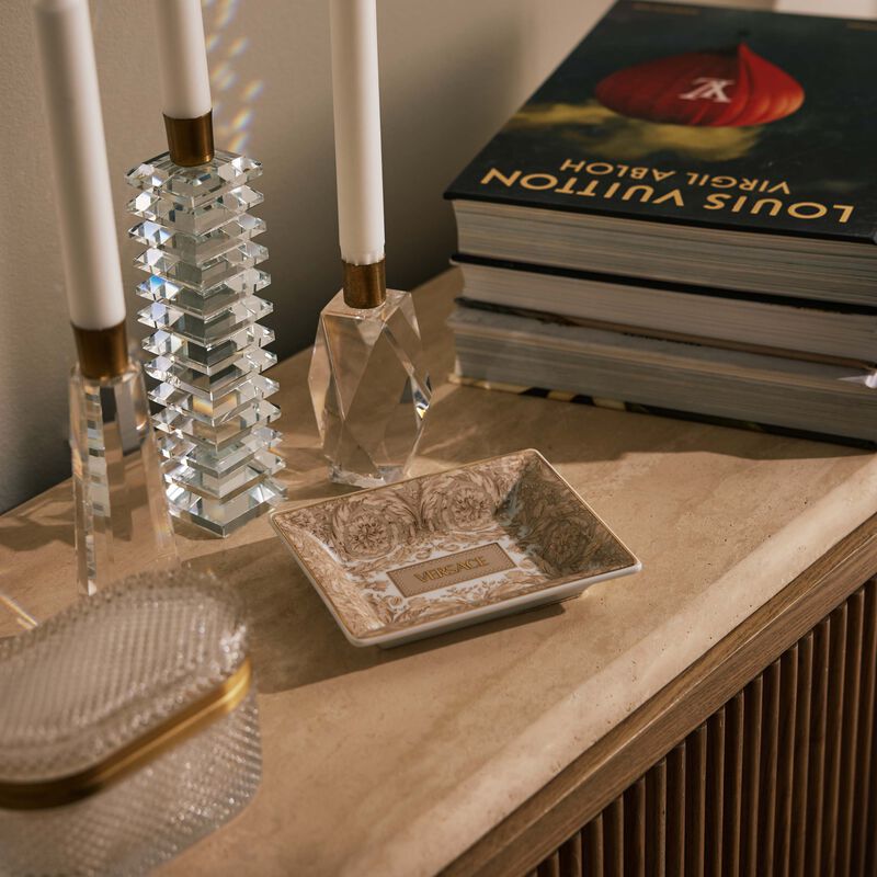 طبق الضيافة باروكو بلون البيج - 15 سم فيرساتشي طبق الضيافة باروكو بلون البيج 15 سم