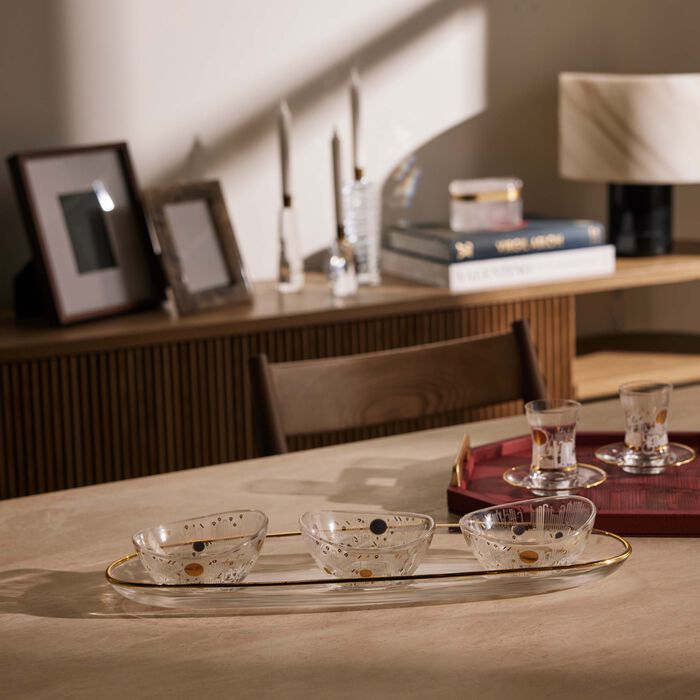 دملاج طقم حياة المؤلف من 3 أوعية للضيافة مع صينية باللون الذهبي