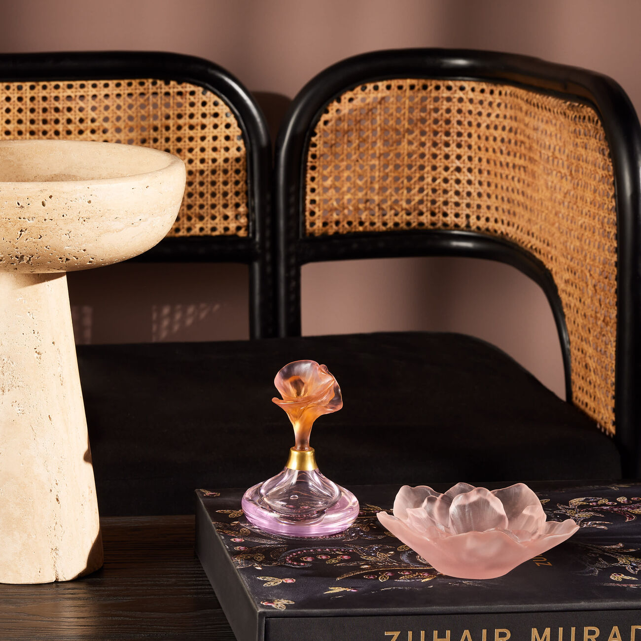 دوم زجاجة العطر آروم روز