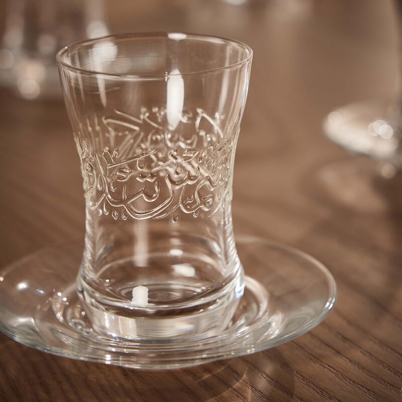 دملاج طقم  ثلث  من 6 فناجين للشاي مع صجونها