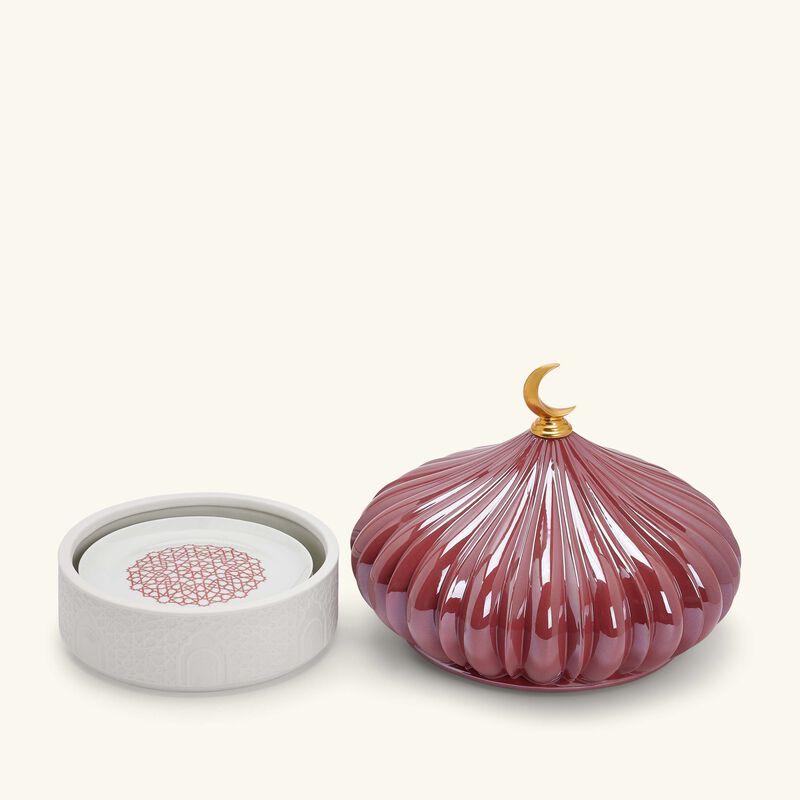 لادرو صندوق ماجستيك نايتس مع 4 أطباق باللون الأحمر