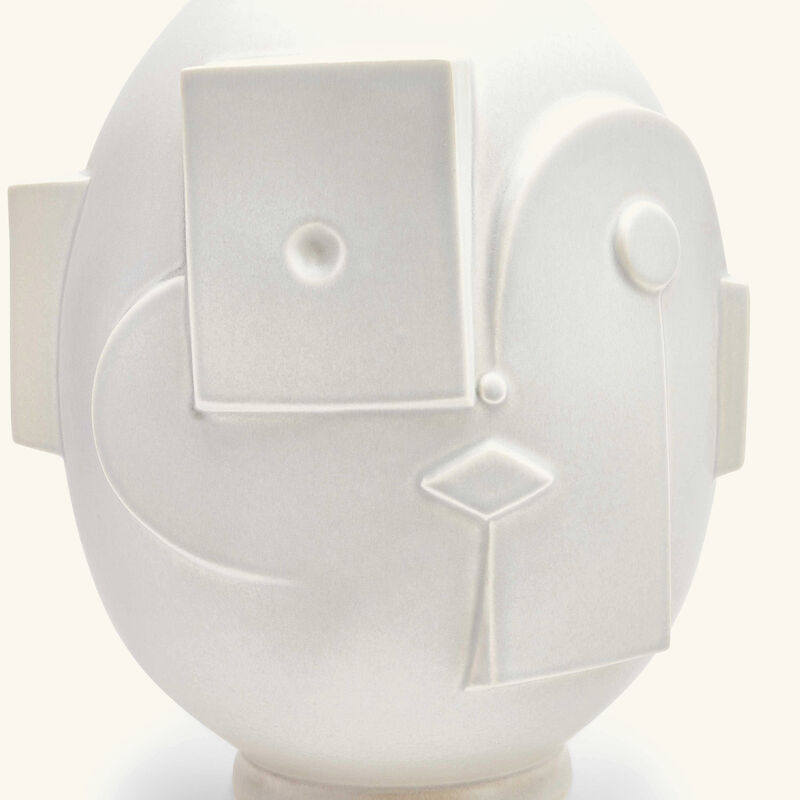 مزهرية ميتروبوليس كبيرة بيضاء جوناثان أدلر مزهرية ميتروبوليس كبيرة بيضاء