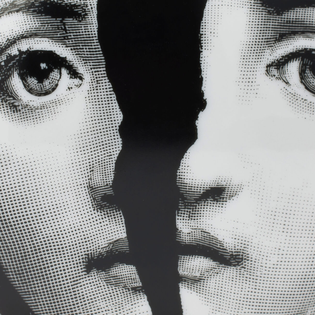 Tema e Variazioni no.10 Round Box fornasetti tema e variazioni no 10 round box