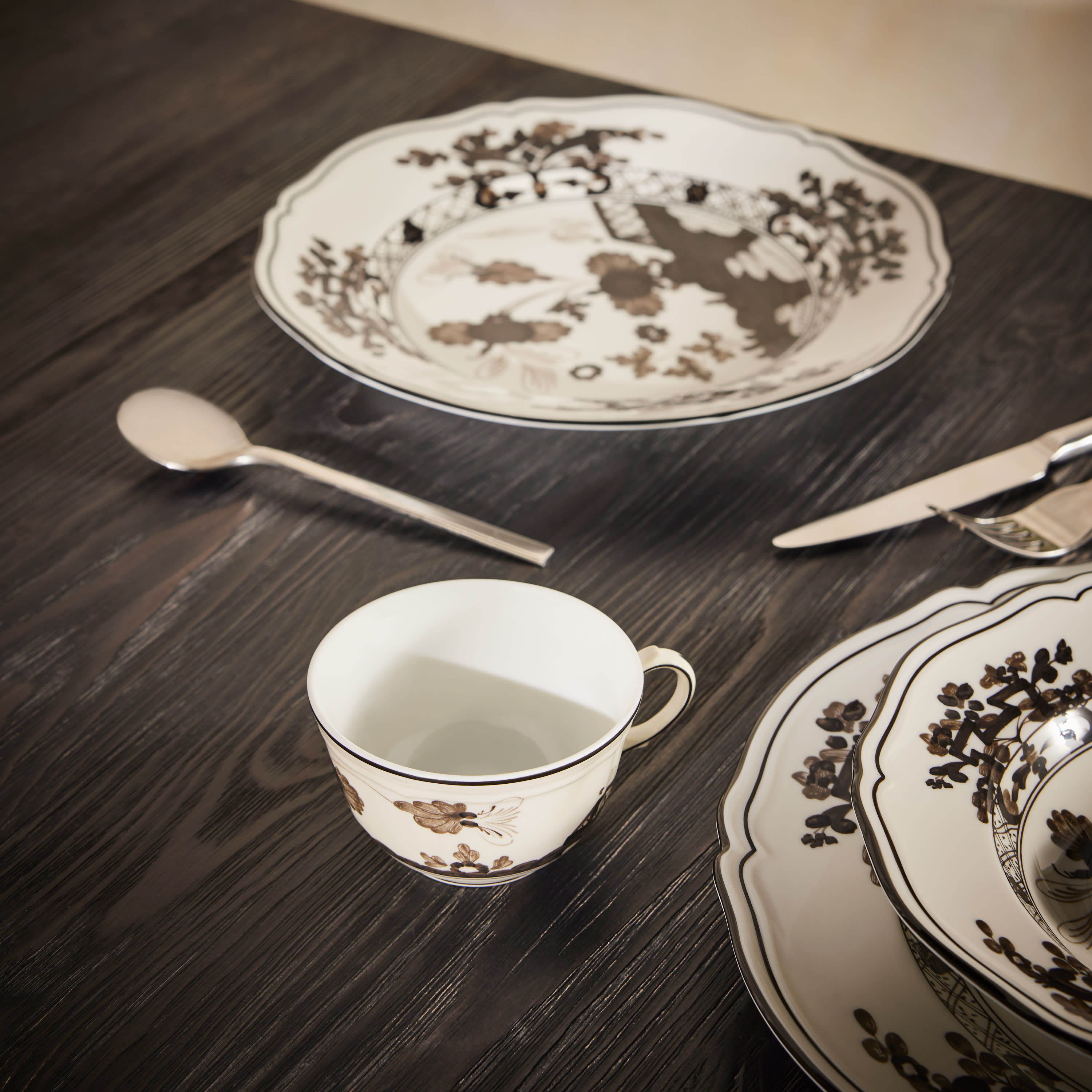 Ginori 1735 Antico Doccia Tea Cup Black | Tanagra UAE