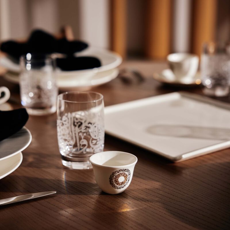 دملاج طقم قمر المؤلف من 6 فناجين للقهوة باللون الأبيض