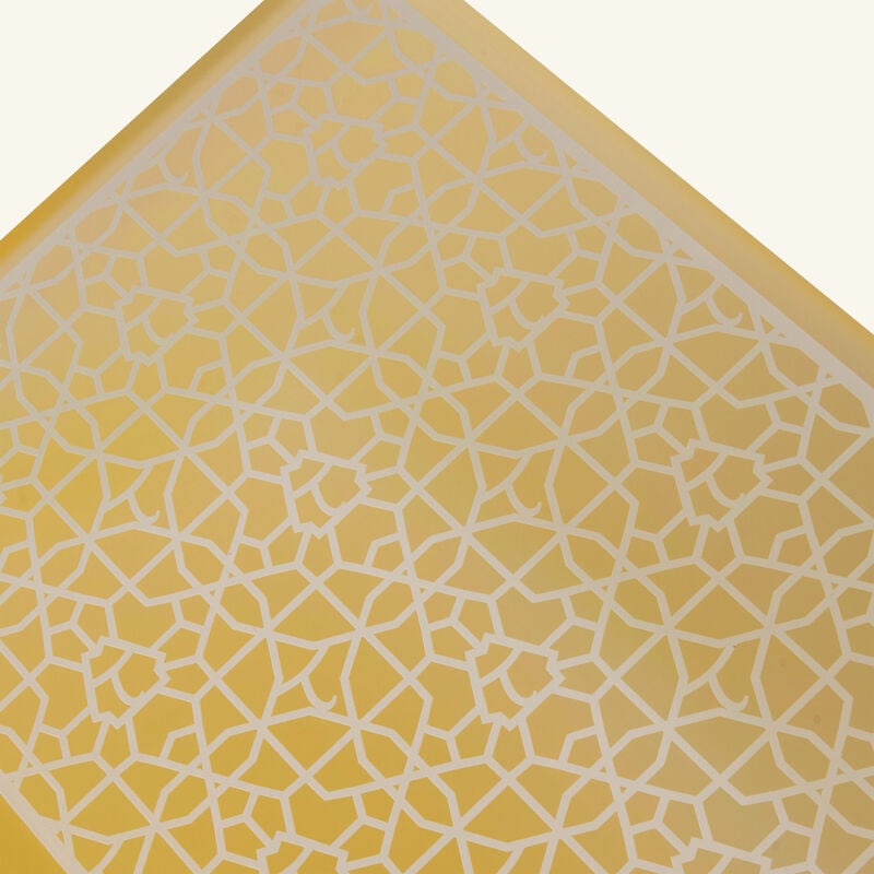 آسولين حامل كتب ذهبي