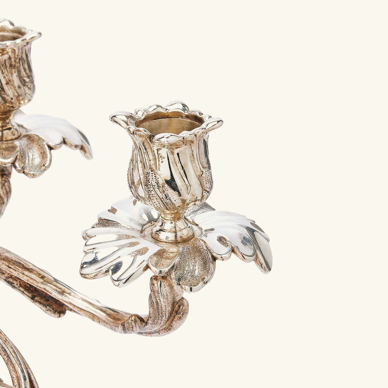 شمعدان تريانون باللون الفضي كريستوفل شمعدان تريانون باللون الفضي