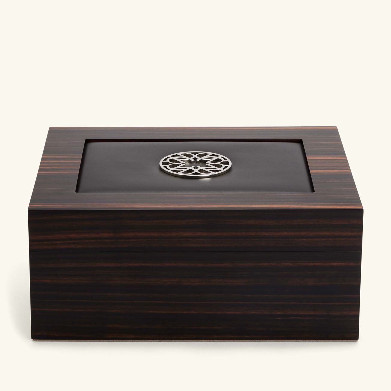 جيوبانيارا حافظ السيجار إيلي صعب إيبوني