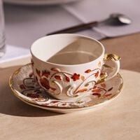 فيلاري فنجان شاي تاورمينا مع صحنه باللون الأحمر