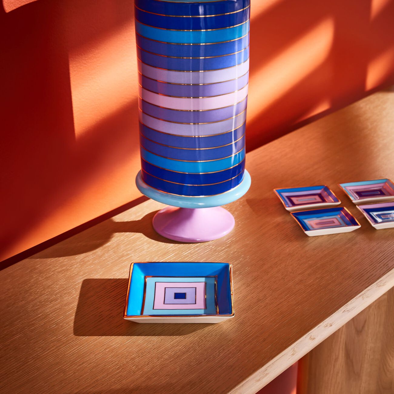 صينية الحلى والمجوهرات سكالا مربعة صغيرة زرقاء جوناثان أدلر صينية الحلى والمجوهرات سكالا مربعة صغيرة زرقاء